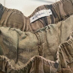 Johnny was linen slacks